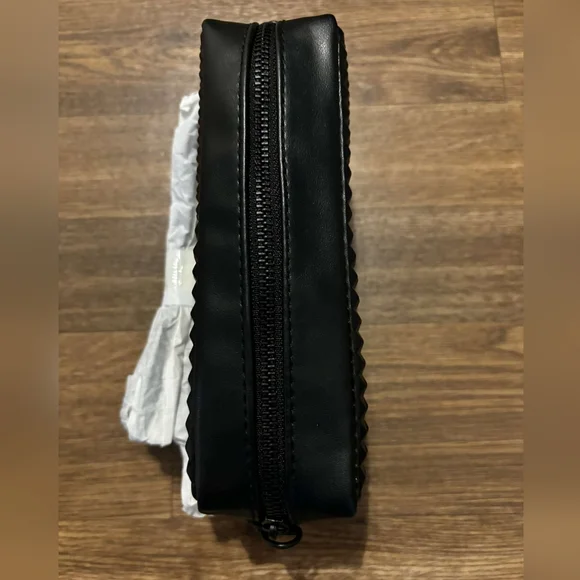 ✨NEW!✨ VALENTINO BLACK PHONE PURSE HANDLER - Picture 6 of 17